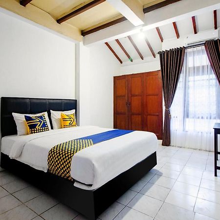สปอต ออน 2107 อิโจ ปูปุส ชาเรียะฮ์ เรสซิเดนซ์ Hotel Baturetno ภายนอก รูปภาพ