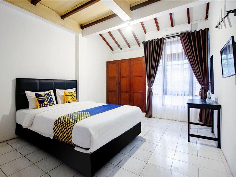 สปอต ออน 2107 อิโจ ปูปุส ชาเรียะฮ์ เรสซิเดนซ์ Hotel Baturetno ภายนอก รูปภาพ