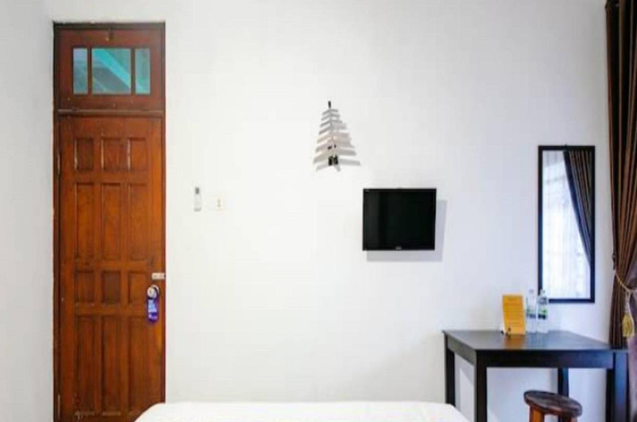 สปอต ออน 2107 อิโจ ปูปุส ชาเรียะฮ์ เรสซิเดนซ์ Hotel Baturetno ภายนอก รูปภาพ