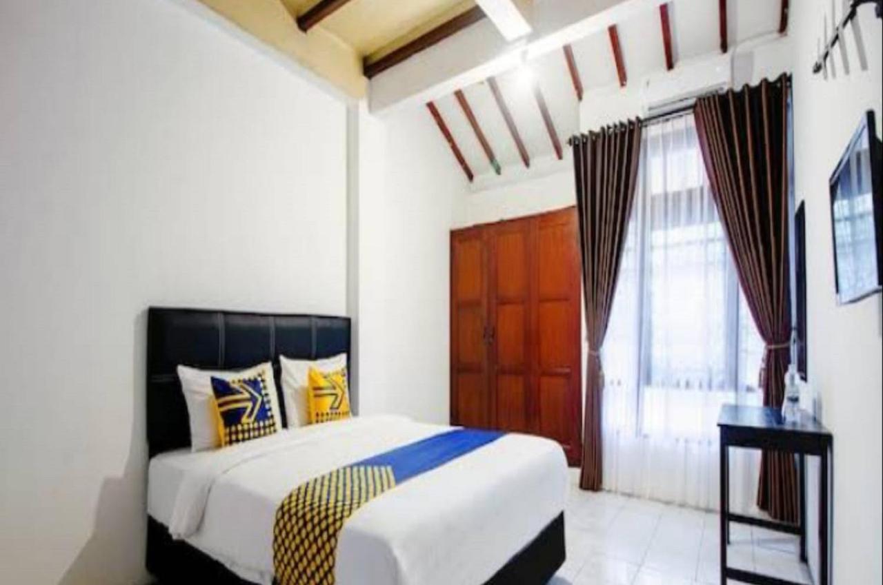 สปอต ออน 2107 อิโจ ปูปุส ชาเรียะฮ์ เรสซิเดนซ์ Hotel Baturetno ภายนอก รูปภาพ